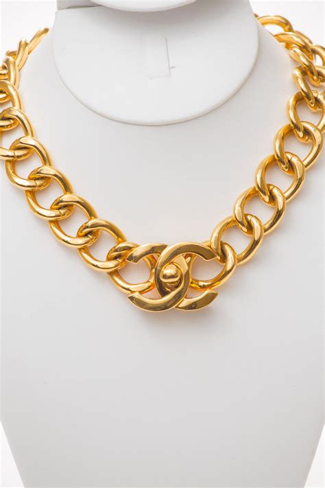 chanel chunky chain necklace